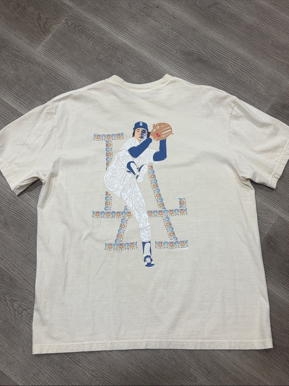 NWOT Fernando Valenzuela Cream T- Shirt-Size XL